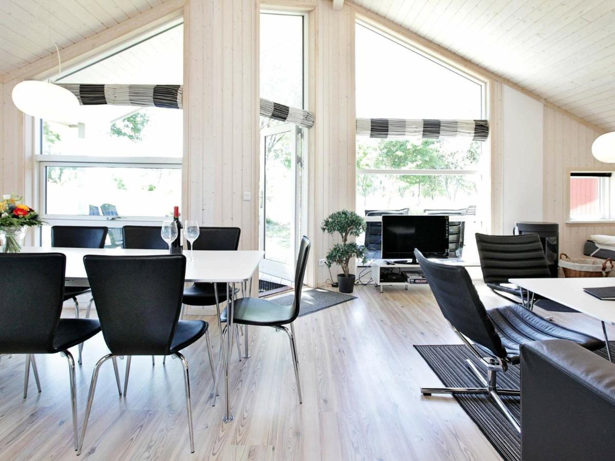 Three-Bedroom Holiday Home In Grossenbrode 1 Chambre photo
