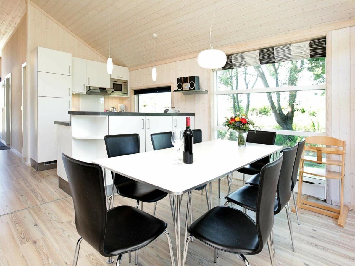 Three-Bedroom Holiday Home In Grossenbrode 1 Chambre photo